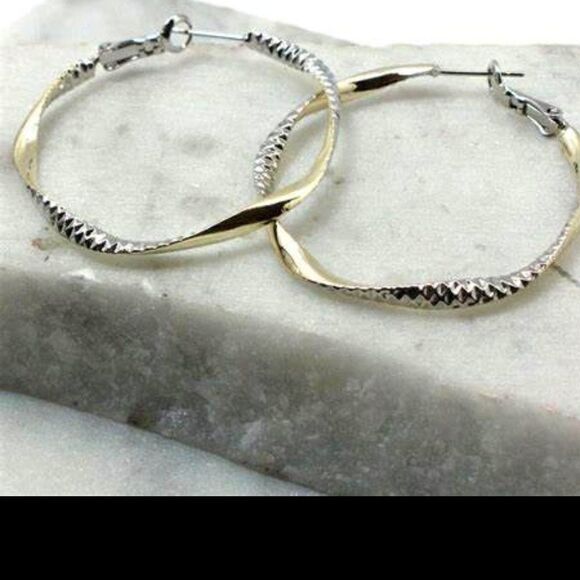 SILVER GEOMETRIC TEXTURED HOOP EARRINGS - Picture 3 of 5